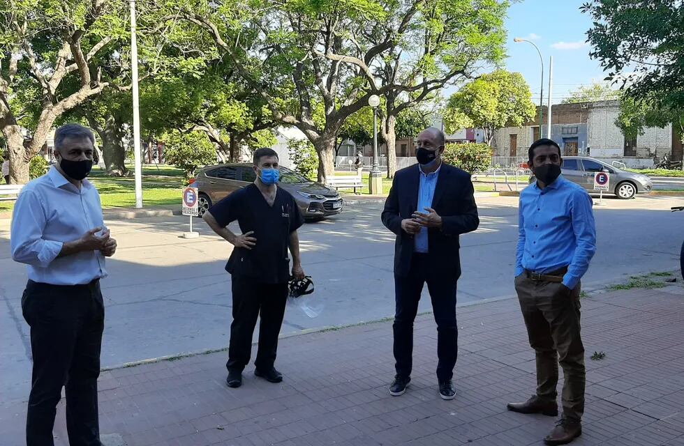 Omar Perotti visitó Rafaela y se encontró con el intendente Luis Castellano, el director del Hospital Diego Lanzotti y el presidente del CCIRR,