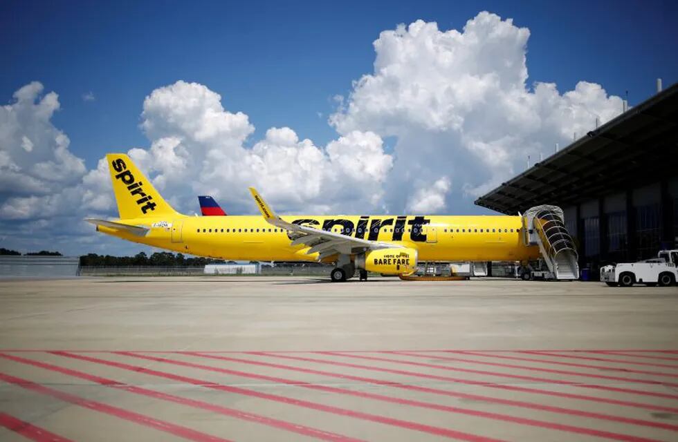 An Airbus SE A321 plane with a livery for Spirit Airlines Inc. is seen at the Airbus Final Assembly Line facility in Mobile, Alabama, U.S., on Wednesday, July 19, 2017. The U.S. Census Bureau is scheduled to release durable goods figures on August 3. Photographer: Luke Sharrett/Bloomberg eeuu alabama mobile  eeuu planta de ensamblado final avion airbus SE A321 industria aeronautica fabricas aviones
