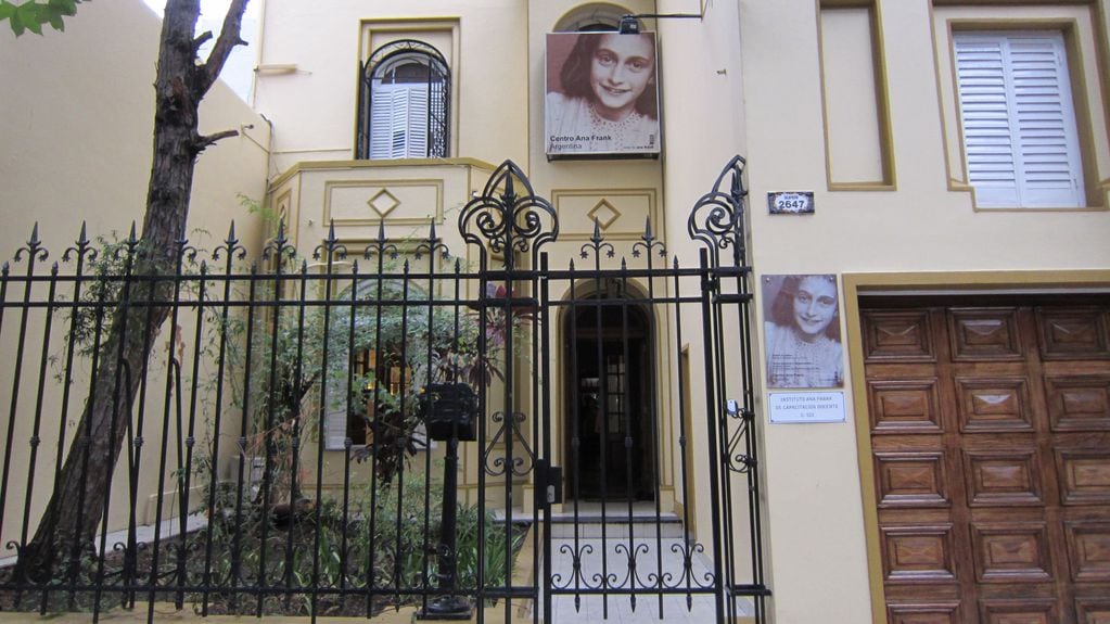 El Centro Ana Frank se encuentra en Coghlan, en la Ciudad de Buenos Aires.