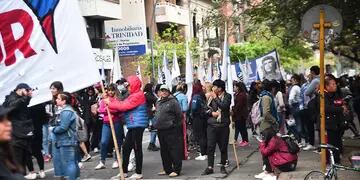 Marcha piquetera y acampe en Córdoba: complicaciones en el tránsito