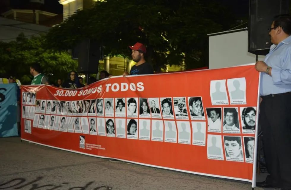 Al acto sobre la avenida 25 de mayo asistieron varias organizaciones sociales y la Asamblea Permanente por los Derechos Humanos