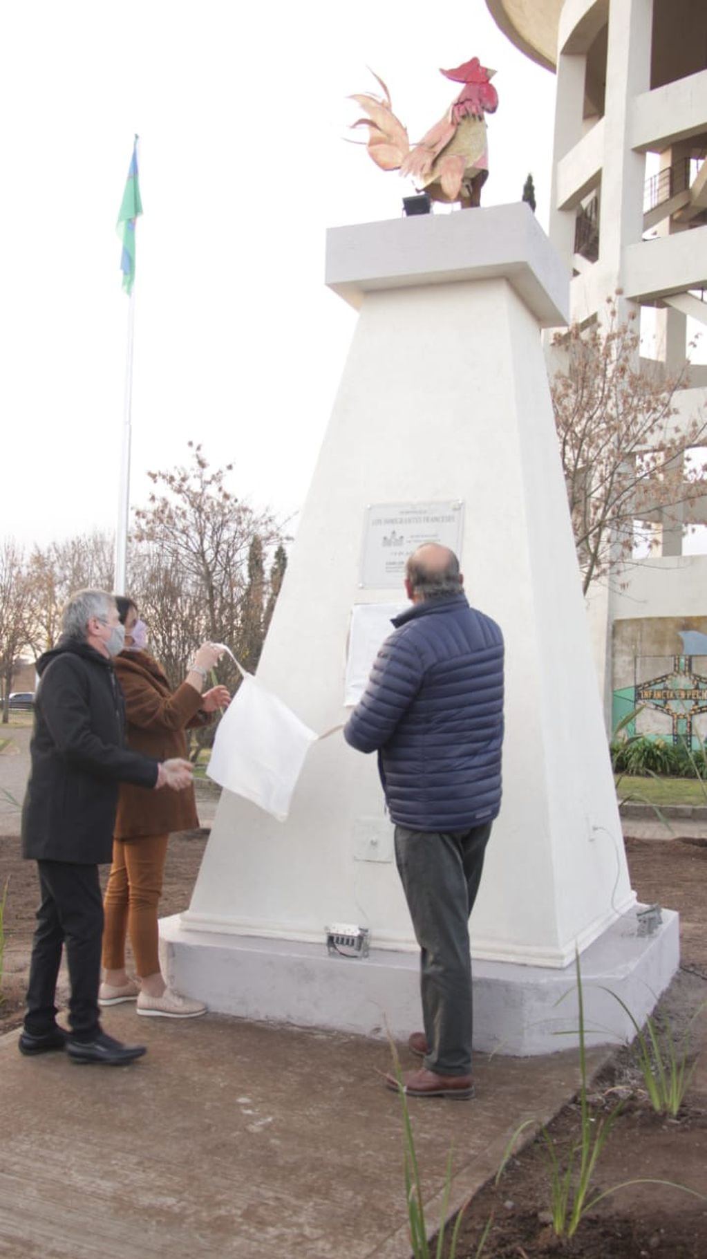 Inauguración monumento al Gallo Galo en la Plaza Francia, Tres Arroyos