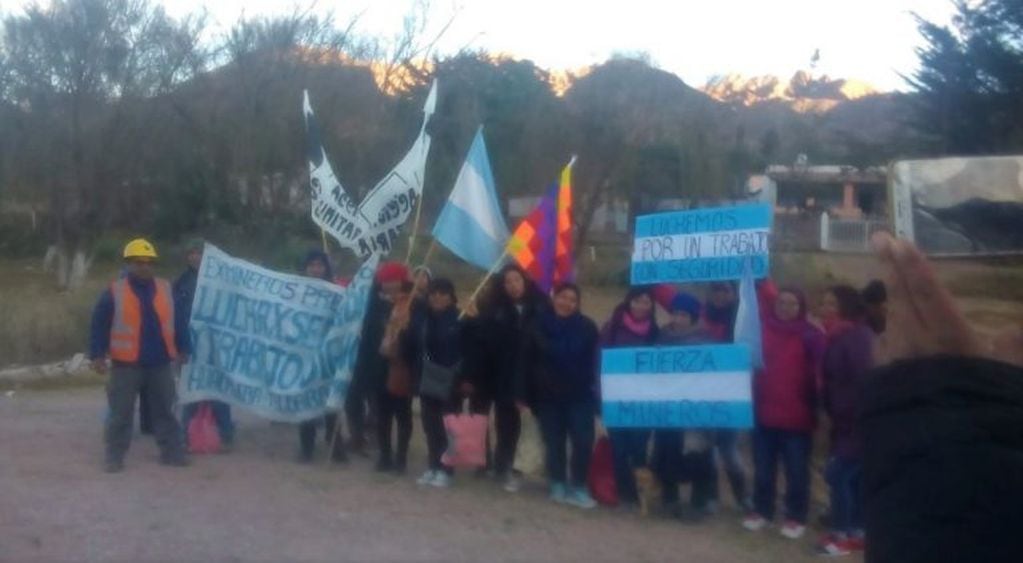 A lo largo del trayecto, familias y pobladores de la Quebrada expresaron su apoyo a la marcha.