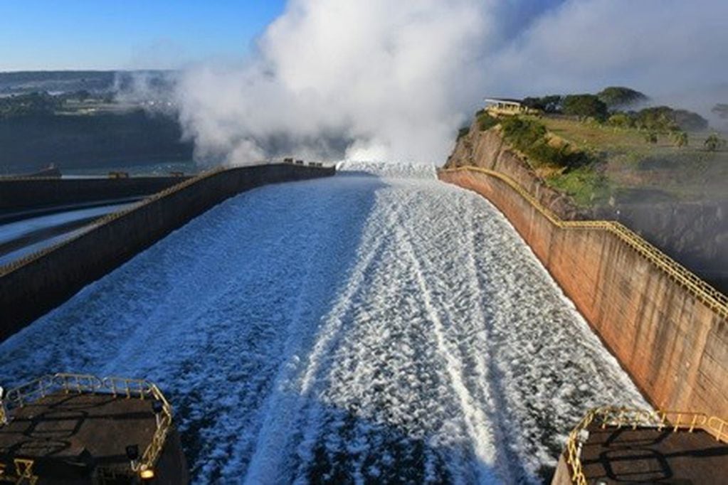 ITAIPU abrió sus compuertas para recuperar el caudal del Río Paraná