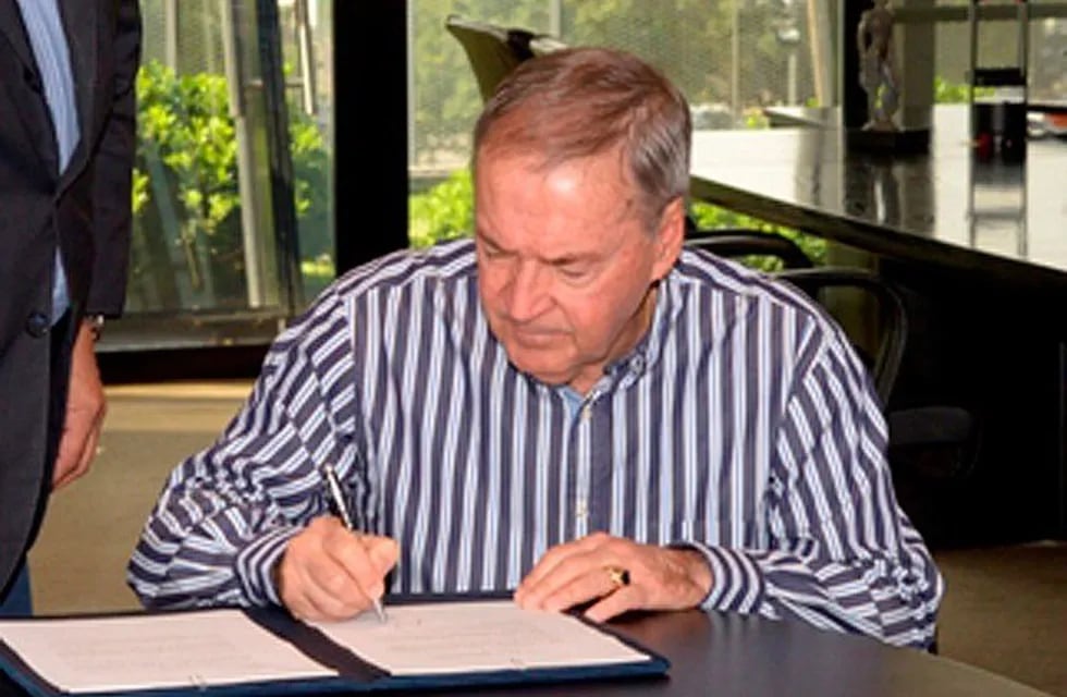 Juan Schiaretti firmó la ley que será enviada a la Legislatura.