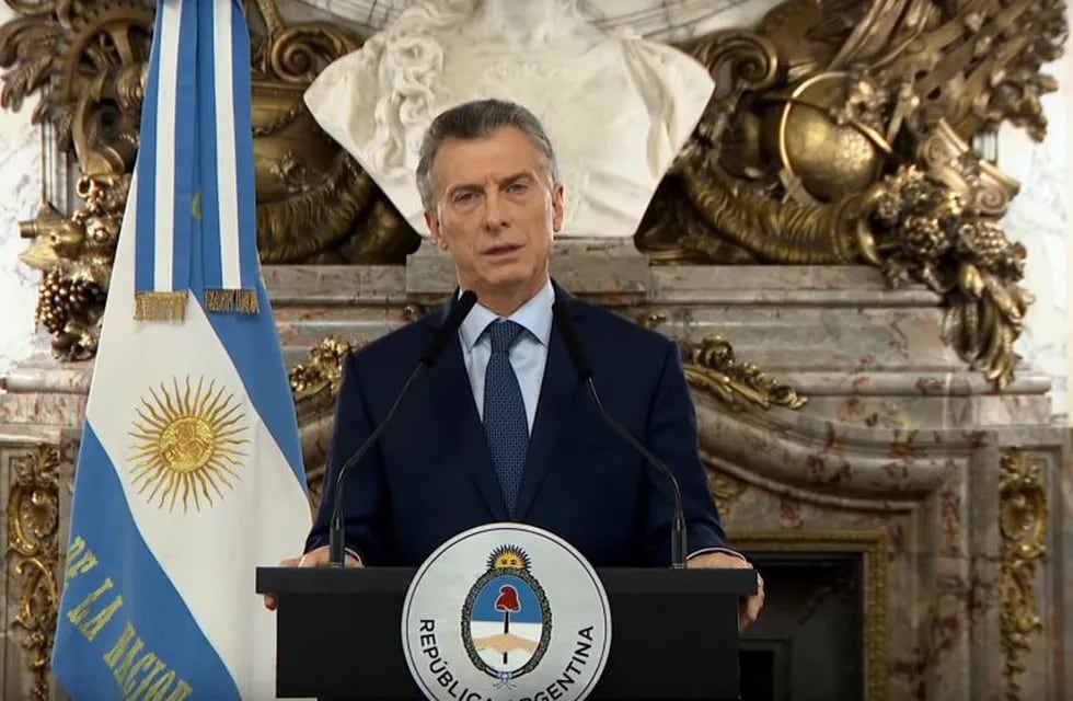 Discurso en la Conferencia de la Unión Industrial 500 empresarios a quienes pidió “poner el hombro Defendió su plan económico ante la crisis \r\n\r\nArgentine President Mauricio Macri delivers a speech during the closing ceremony of the Argentine Industrial Union (UIA) 24th annual meeting, in Buenos Aires on September 4, 2018. - On the eve, Macri announced plans to slash the country's bureaucracy and raise taxes on exports to calm battered financial and currency markets and get the economy back on an even keel. (Photo by JUAN MABROMATA / AFP) buenos aires mauricio macri 24ª Conferencia anual de la Union Industrial argentina encuentro de empresarios industriales presidente discurso