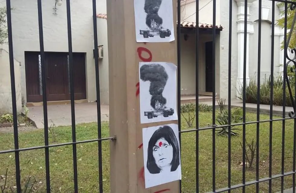 Pegaron carteles contra Patricia Bullrich en un edificio de Gendarmería en Salta (La Gaceta)