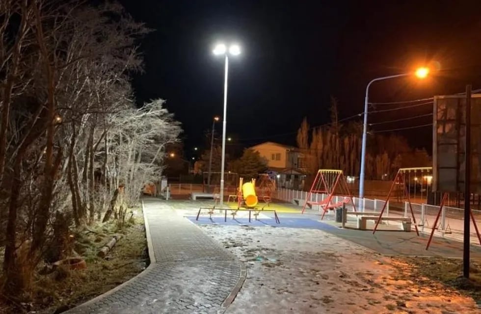 Nuevas luminarias en el camino que conecta el Parque Recreativo \