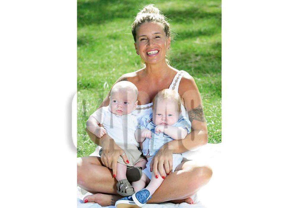 Marley, Florencia Peña y sus bebés son tapa de revista. (Foto: Revista Caras)