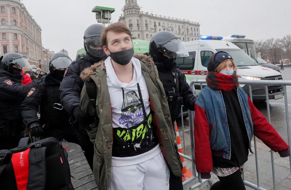 Masiva marcha contra Putin en Rusia deja cientos de detenidos (Foto:  EFE/EPA/MAXIM SHIPENKOV)