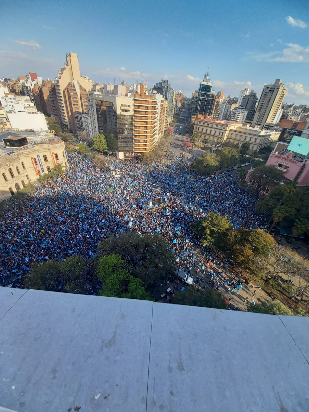 Los festejos de Belgrano en el Patio Olmos. (Gentileza Valentino Colinas De Bastiani).
