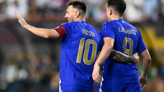 Goleó Argentina: Julián Álvarez sigue de mala racha, pero Messi siempre está.
