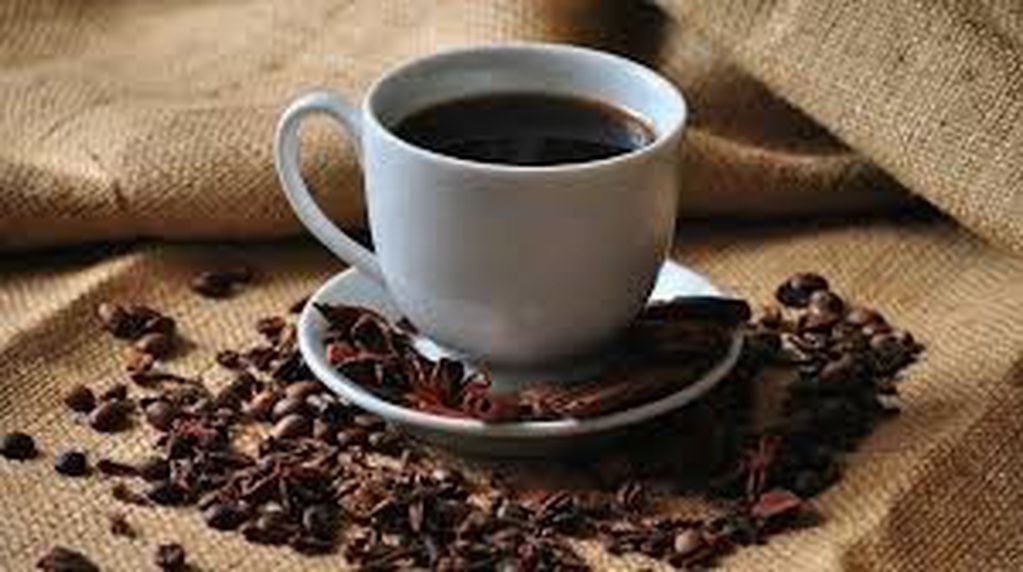Según la bebida que elijas entre té, café y chocolate caliente revela que tan curioso sos (web).