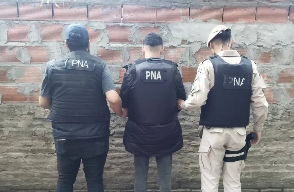 Prefectura Naval Argentina capturó a 11 personas por orden de la Justicia federal.