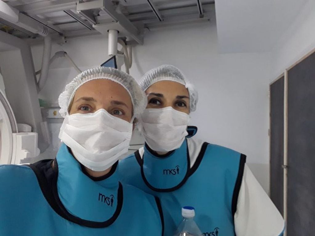Radióloga Pamela Cattani y enfermera Paola Gamboa
