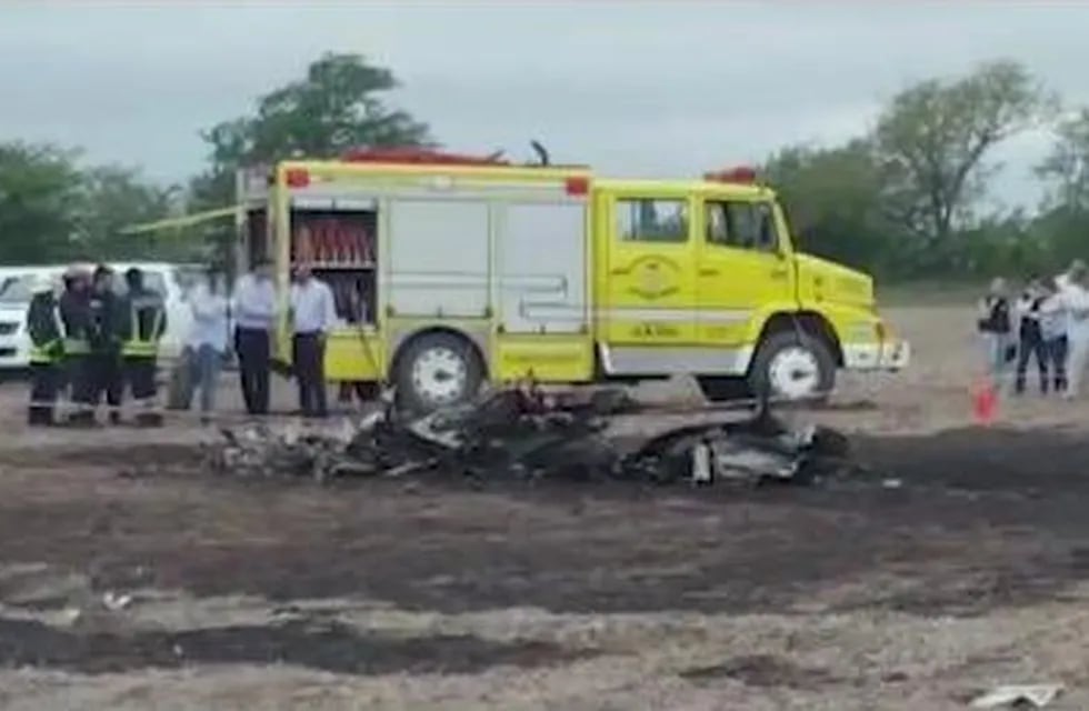 Iniciaron las pericias para saber qué ocurrió con la avioneta estrellada en Venado Tuerto (Santiago Córdoba)