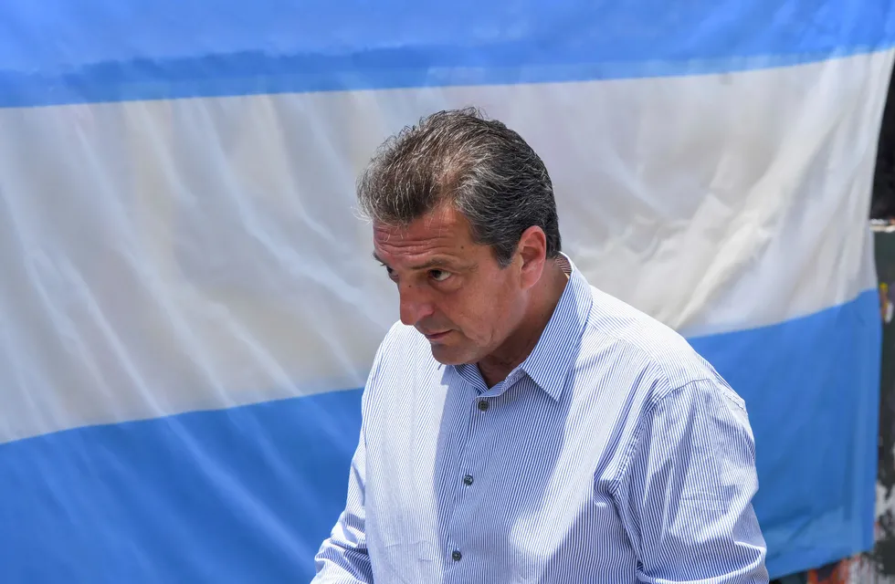 Massa supervisa las áreas económicas para la transición al gobierno de Javier Milei. Foto: AP