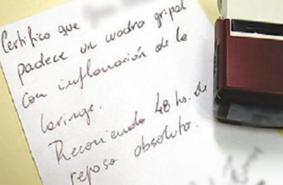 La cesantía, confirmada a través del decreto número 872 que lleva la firma del gobernador Alfredo Cornejo, afecta a Roberto David Sánchez.