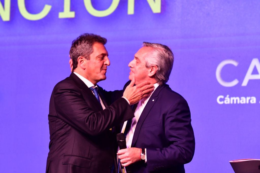 Alberto Fernández felicitó a Sergio Massa por las elecciones. Foto: Clarín
