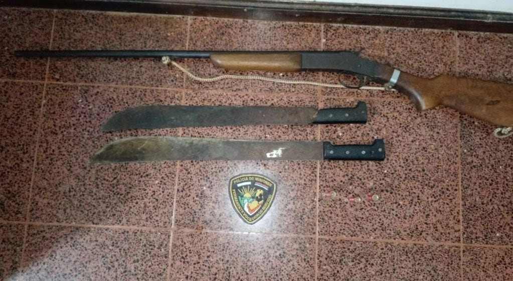 Dos delincuentes atracaron con armas un bar en El Soberbio.