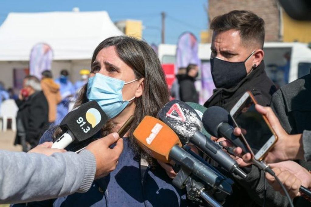 Ana María Nadal durante un operativo de hisopados en Las Heras.