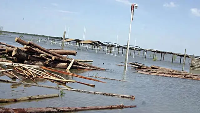 Por el fuerte temporal de lluvia, varias localidades de Corrientes sufrieron inundaciones y destrozos.