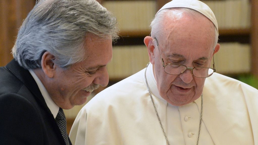 Alberto Fernández y el Papa Francisco. (Imagen de archivo).