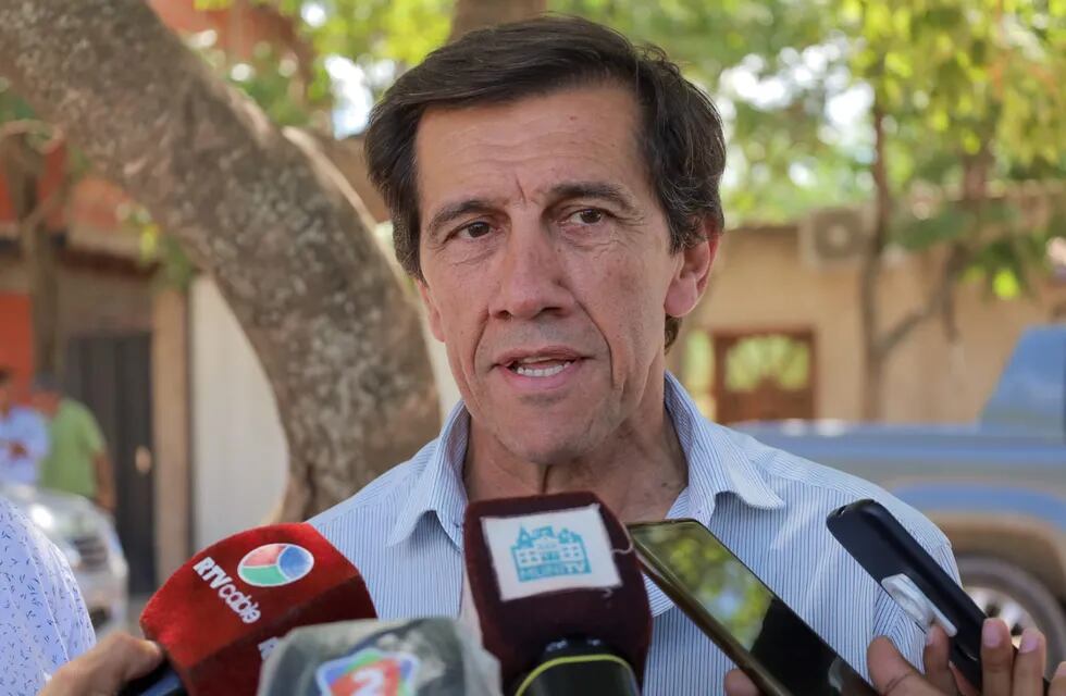 El candidato a gobernador por el frente Cambia Jujuy, Carlos Sadir, dialogó con los medios de la zona del Ramal, durante su visita a San Pedro.