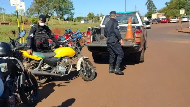 Efectivos policiales secuestran motocicleta en Oberá