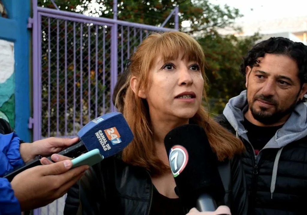 Patricia Jure fue la primera candidata a Gobernadora de Neuquén en votar este domingo.
