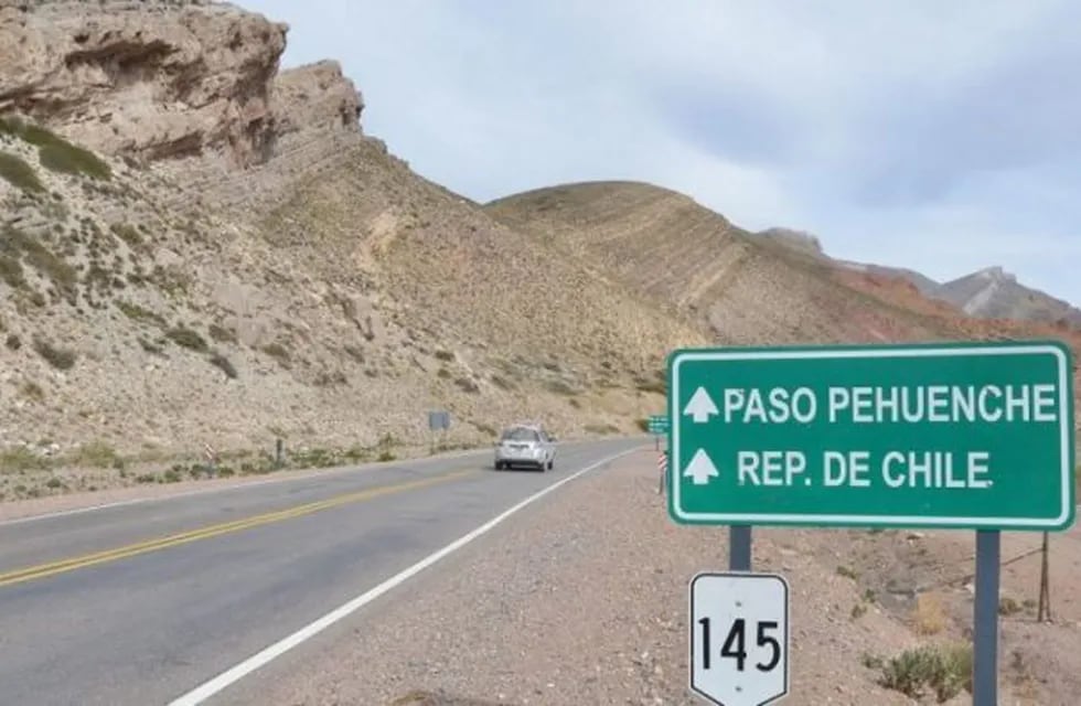 Un hombre quedó detenido en un cruce de Mendoza a Chile por llevar drogas en su auto