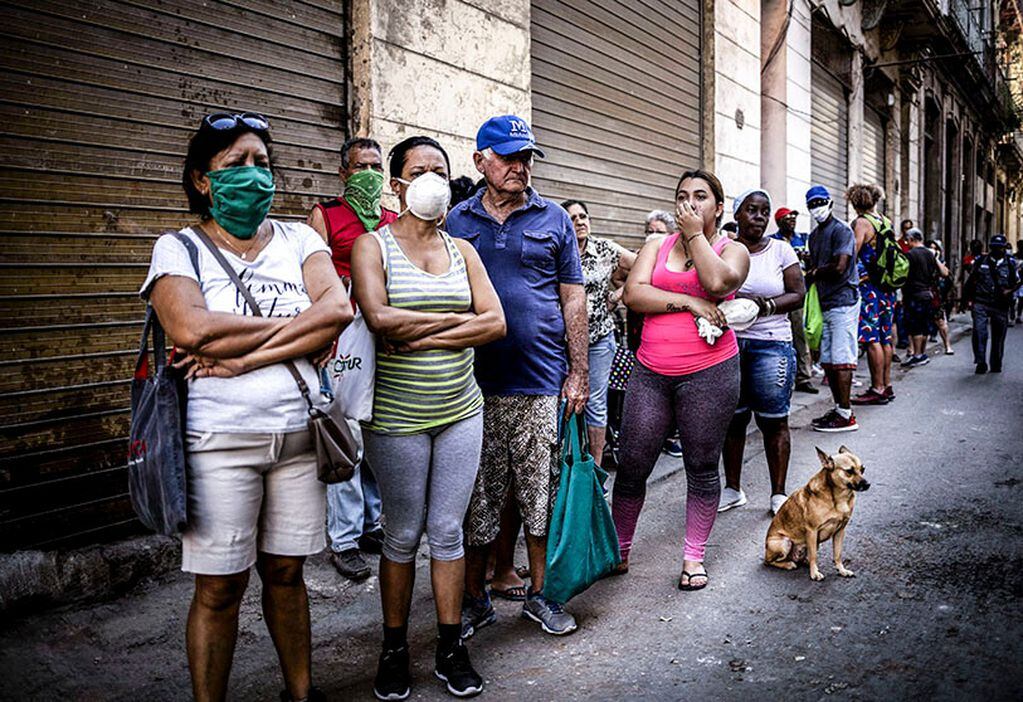 Autoridades cubanas arrancaron con un plan de medidas estrictas por 15 días para combatir un rebrote del nuevo coronavirus.