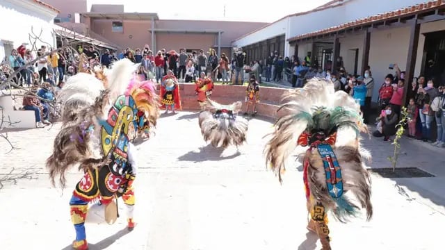 El Mercado Artesanal festejó el tradicional convite a la Pachamama