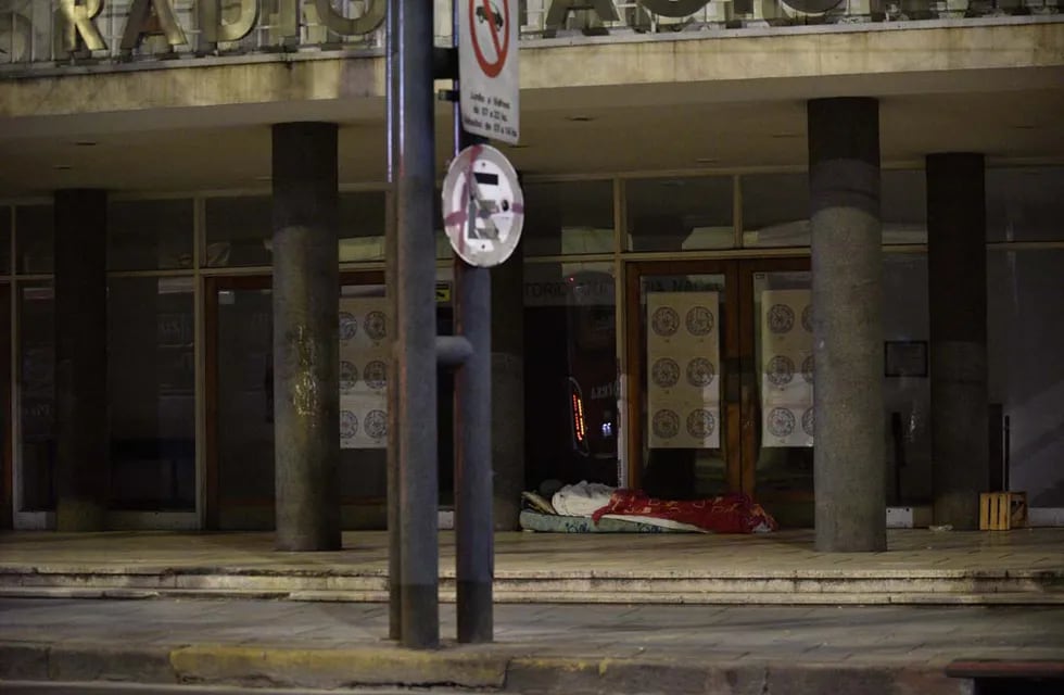 Auditorio de radio nacional personas en situación de calle durmiendo en las calles
foto facundo luque