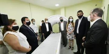 Manzur y Jaldo inauguraron un nuevo tomógrafo en el Hospital del Este