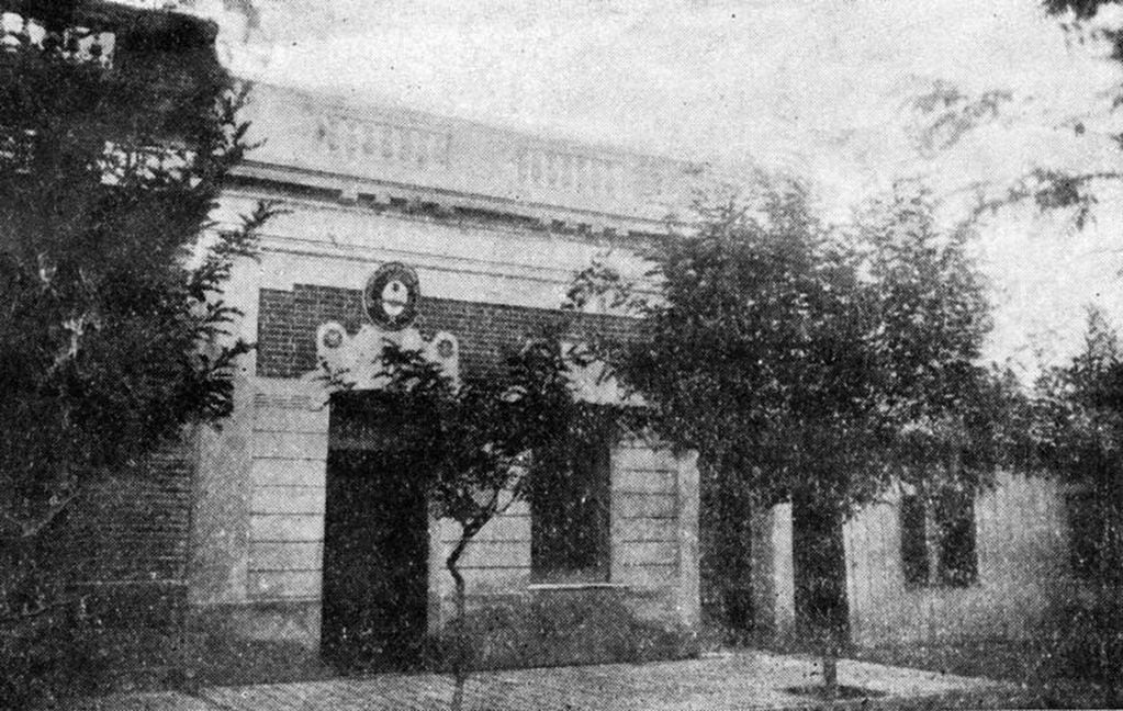 Frente del local ocupado por la Delegación Municipal en la primer cuadra de calle Rivadavia. Álbum de Punta Alta, 1919.