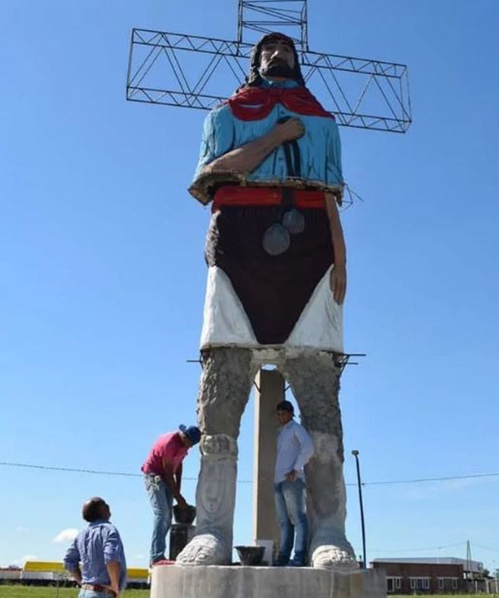 Construyen un monumento gigante del Gauchito Gil en Corrientes