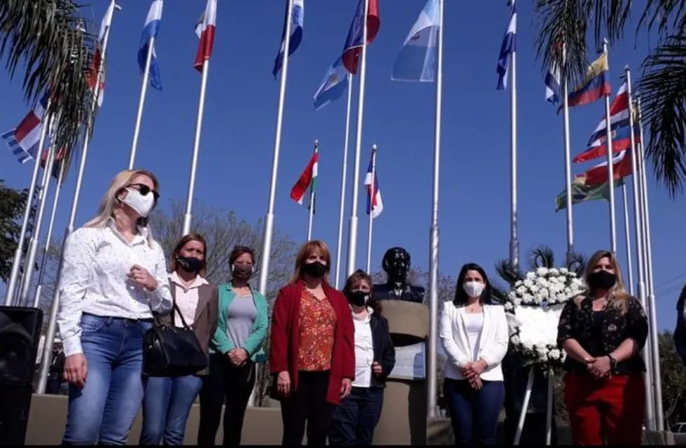 Homenaje a Evita en Garupá en el Aniversario del voto femenino.
