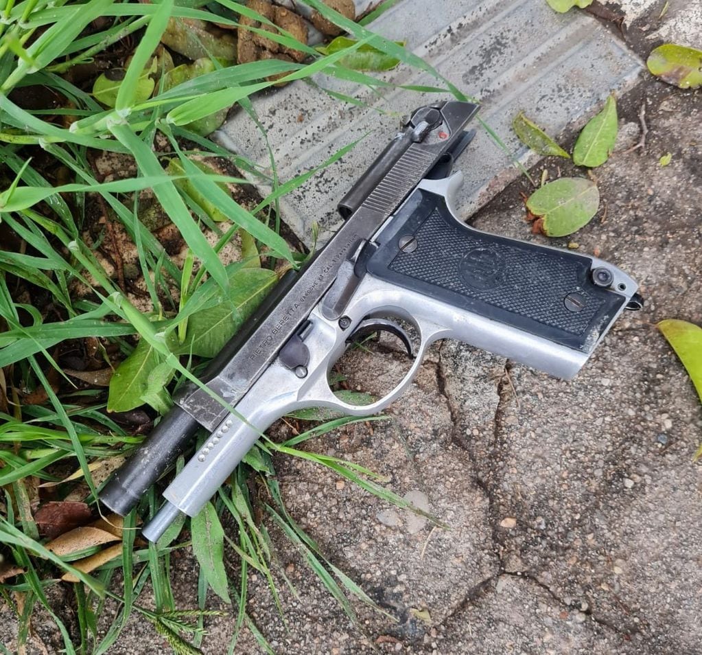 El arma secuestrada tras el operativo en Córdoba.