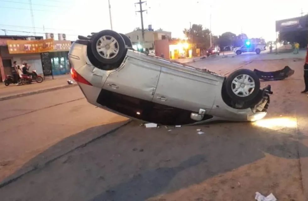 Se despistó un conductor y volcó por la Castelli. (Web).