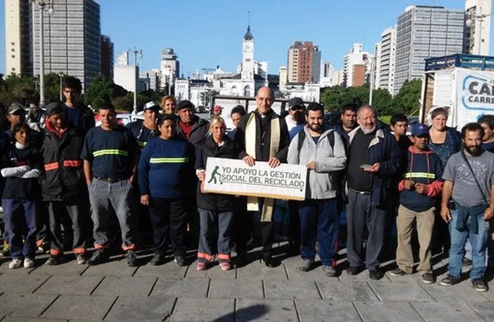 Un arzobispo de La Plata opinó sobre el reclamo de los cartoneros