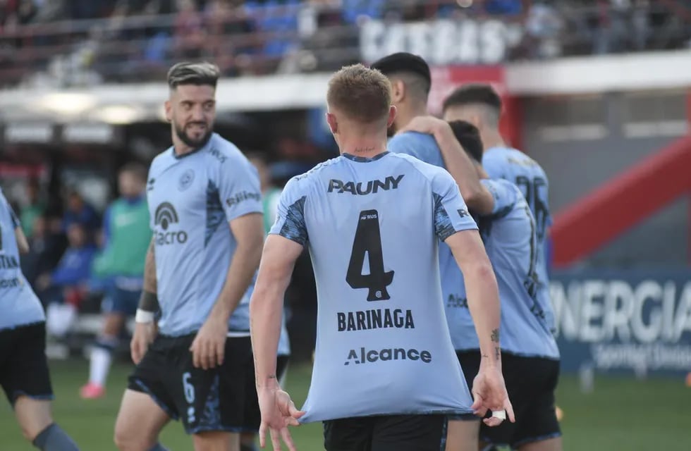 Juan Barinaga celebra el gol de Belgrano ante San Lorenzo (Federico López Claro)