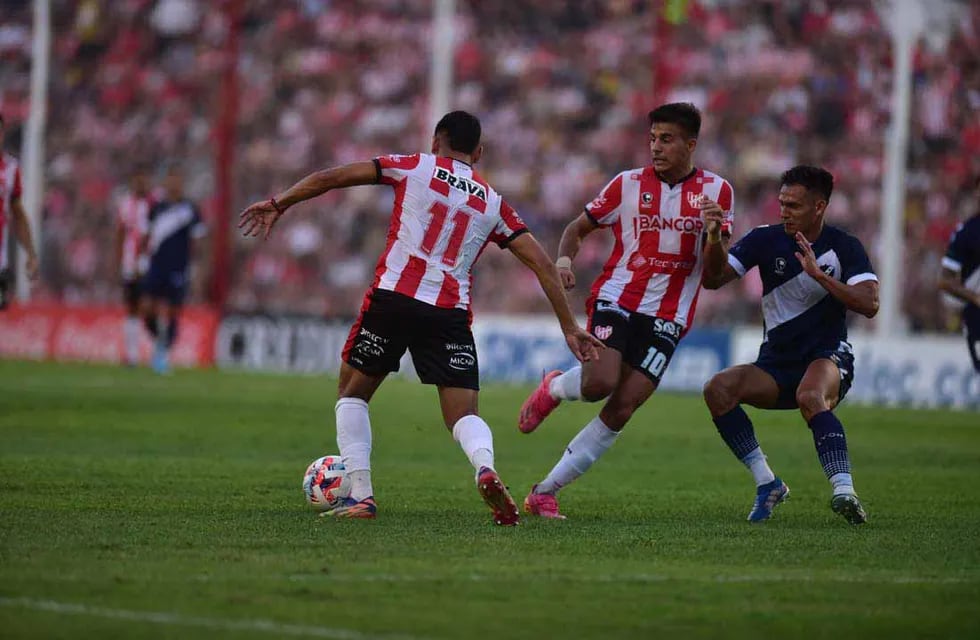 Rodríguez (11) y Pombo (10), dos de los que más intentaron para Instituto en el empate con Alvarado (Nicolás Bravo)