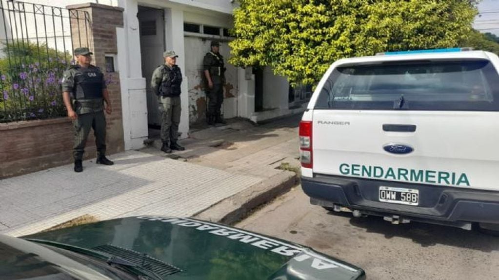 Villa María. Gendarmería participó del allanamiento relevando a la Policía Federal. (Gentileza El Diario del Centro del País)