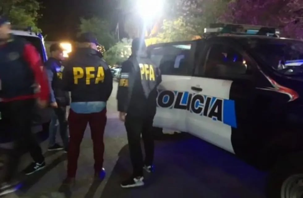 Policía Federal Argentina durante un procedimiento en Metropolitano. (PFA)