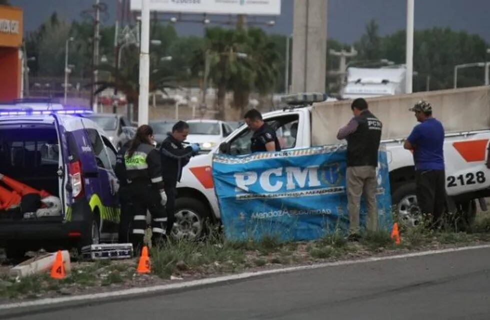 Un hombre de 23 años falleció esta tarde tras ser atropellado por el conductor de una camioneta cuando intentaba cruzar a pie el Acceso Este, en Guaymallén.