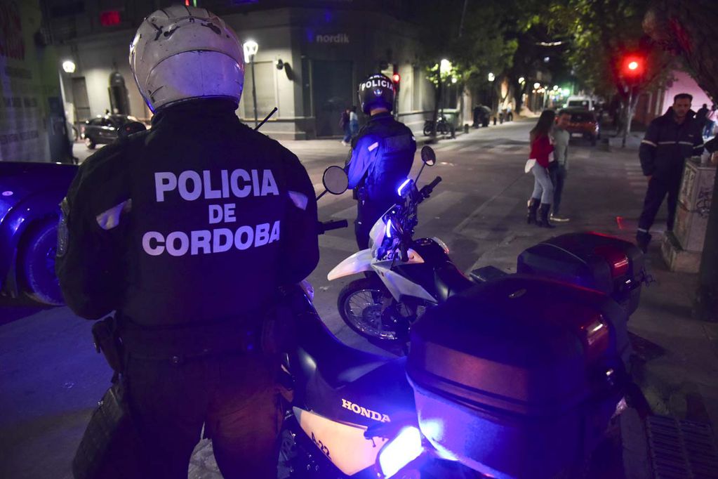 Inseguridad en barrio guemes. Policias controlan la zona debido a la escalada de robos a turistas (Facundo Luque / La Voz)