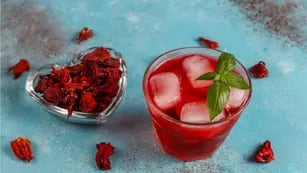 Refrescante y Exótica: respira profundo con esta receta de limonada de hibiscus