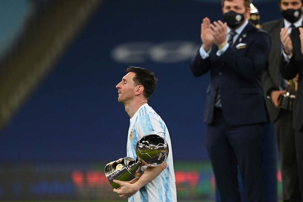 Lionel Messi levantó la Copa América y se sacó una espina enorme al ser campeón con la selección mayor. Foto: AP.