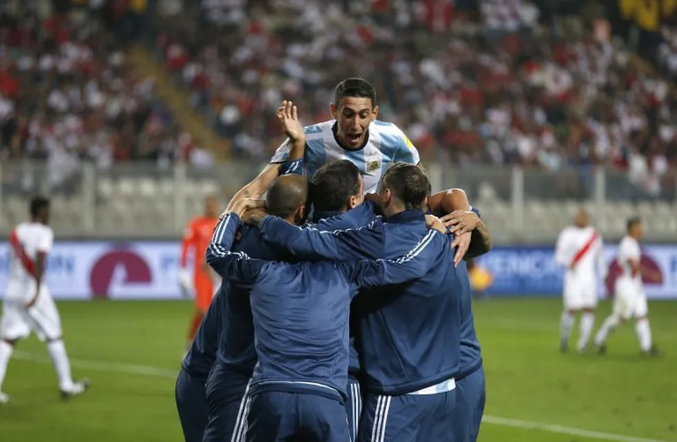 Argentina's Gonzalo Higuain (covered) celebrates with Angel Di Maria (top) and other members of the team after scoring against Peru during their Russia 2018 World Cup football qualifier match in Lima, on October 6, 2016. / AFP PHOTO / LUKA GONZALES lima peru  eliminatorias campeonato mundial 2018 futbol futbolistas partido seleccion peru argentina